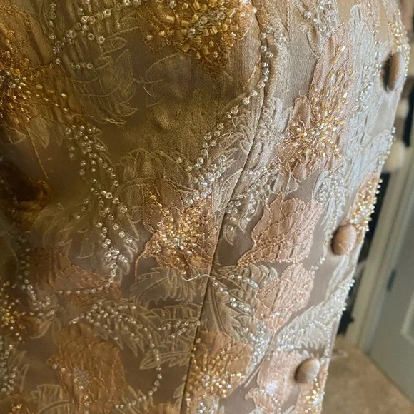 Carmen Marc Valvo signature suit size (very small) 10-fits like a size 6 - Picture 3 of 5